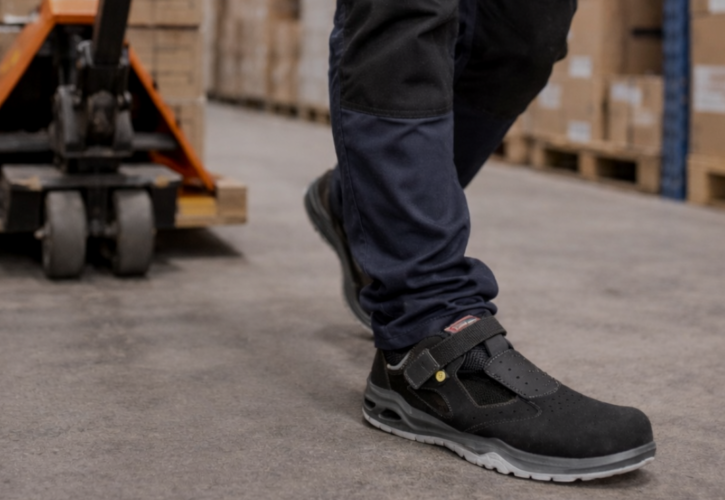 Jakie obuwie robocze wybrać do pracy na magazynie?